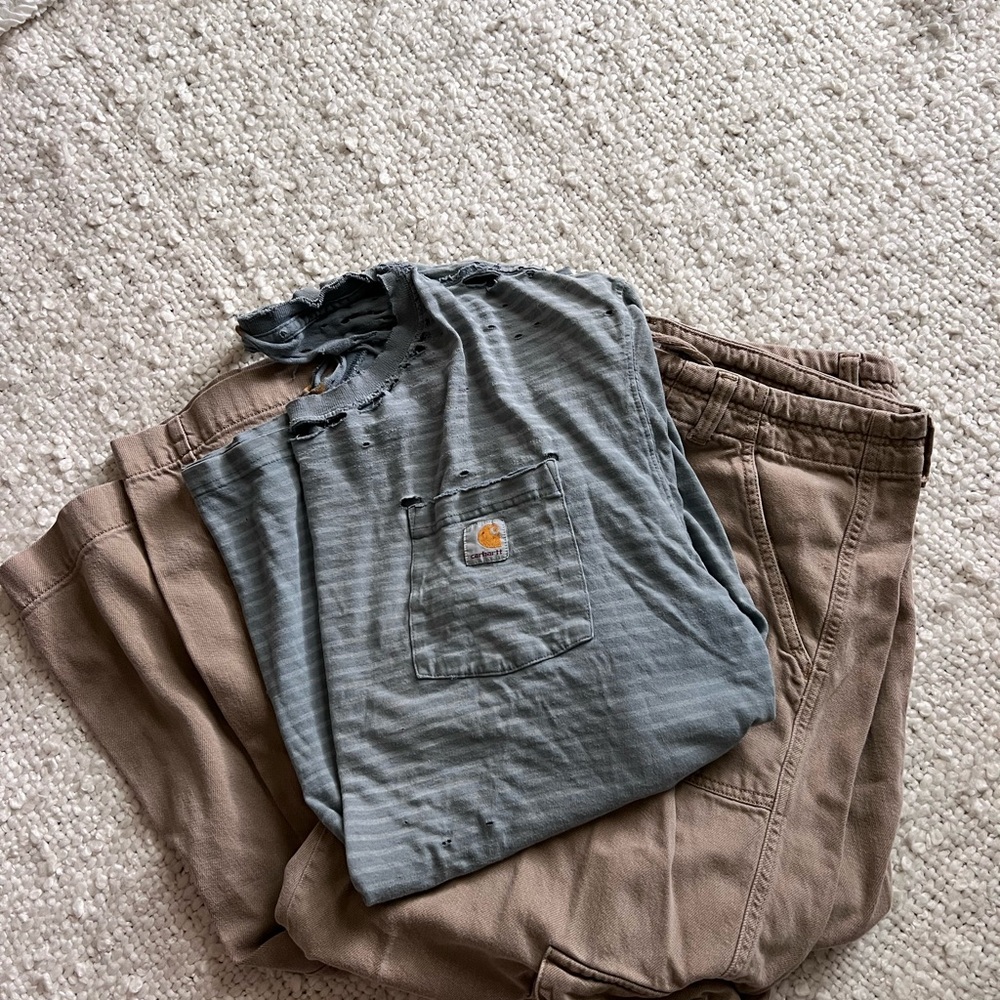 Distressed Carhartt Men's Blue Striped Tee